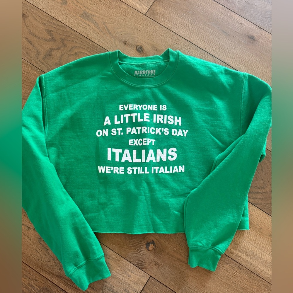Green Italian Cropped Sweatshirt with White St. Patrick's Day Graphic